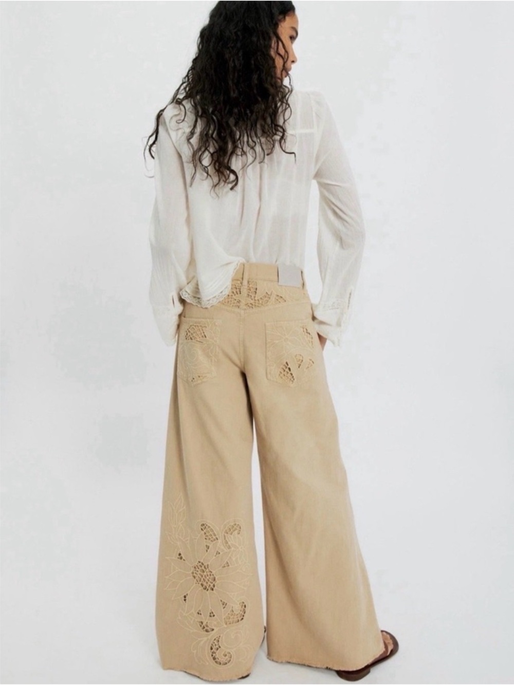 Free People Beige Laser-Cut Embroidered Cut to The Chase Flare Jeans 🔥 Size 29 - Picture 2 of 4